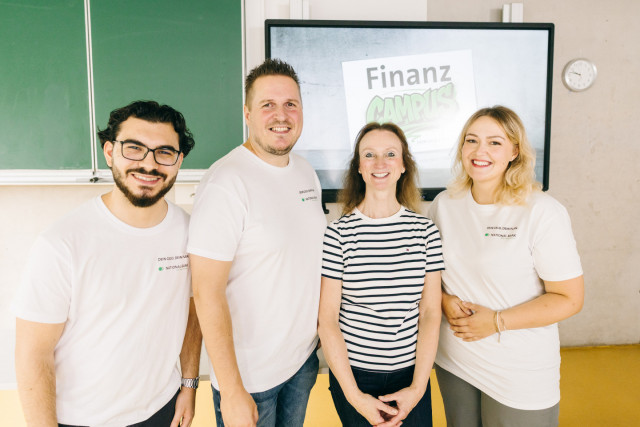 Marcel Osthoeldt (NATIONAL-BANK), Dennis Gesierich (NATIONAL-BANK), Helga Helmich (Mariengymnasium), Monique Müller (NATIONAL-BANK)